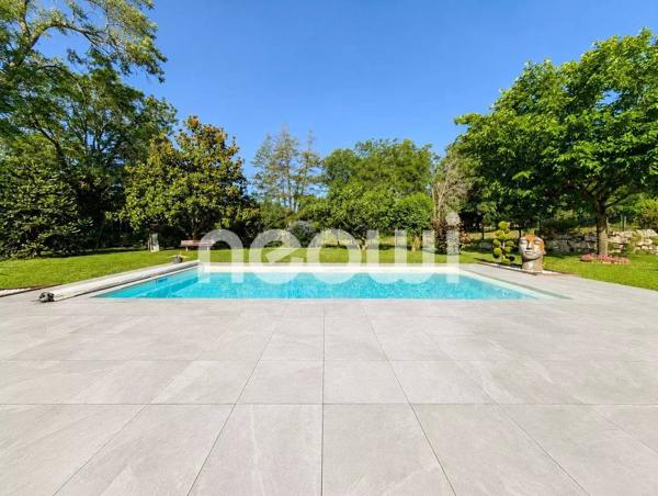 VILLA  205 M² AVEC PISCINE ET PARC AMENAGE