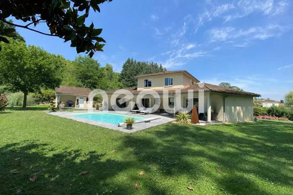 VILLA  205 M² AVEC PISCINE ET PARC AMENAGE