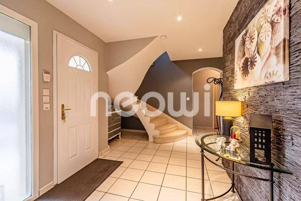 VILLA  205 M² AVEC PISCINE ET PARC AMENAGE