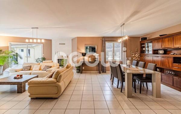 VILLA  205 M² AVEC PISCINE ET PARC AMENAGE