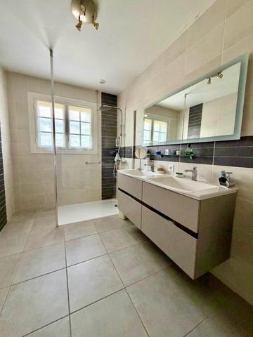 MAISON D'ARCHITECTE SUITE PARENTALE EN RDC ET DOUBLE GARAGE