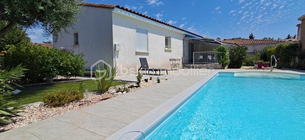 Découvrez cette charmante maison de 92 m², située à Saint-Christol-Les-Alès (GARD), dans un quartier résidentiel calme, en copropriété, à proximité de toutes les commodités, sur un terrain entièrement clos et arboré de 536 m². Elle vous offrira un cadre de vie agréable et sans travaux ! Vous profiterez de la piscine de 9x4m, idéale pour des moments de détente. 1 carport. 1 terrasse. A l'intérieur vous trouverez 1 cuisine ouverte sur le grand séjour/salon, 4 chambres (actuellement 1 chambre est utilisée pour le rangement ), 1 salle d'eau et 1 WC séparé. Côté confort, climatisation réversible, chauffage électrique. Cette maison parfaitement entretenue et fonctionnelle est prête à accueillir ses nouveaux propriétaires ! Une Visite s'impose !