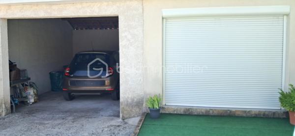 Découvrez cette charmante maison de 92 m², située à Saint-Christol-Les-Alès (GARD), dans un quartier résidentiel calme, en copropriété, à proximité de toutes les commodités, sur un terrain entièrement clos et arboré de 536 m². Elle vous offrira un cadre de vie agréable et sans travaux ! Vous profiterez de la piscine de 9x4m, idéale pour des moments de détente. 1 carport. 1 terrasse. A l'intérieur vous trouverez 1 cuisine ouverte sur le grand séjour/salon, 4 chambres (actuellement 1 chambre est utilisée pour le rangement ), 1 salle d'eau et 1 WC séparé. Côté confort, climatisation réversible, chauffage électrique. Cette maison parfaitement entretenue et fonctionnelle est prête à accueillir ses nouveaux propriétaires ! Une Visite s'impose !