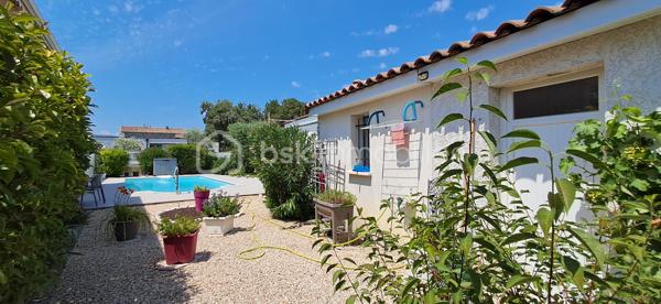 Découvrez cette charmante maison de 92 m², située à Saint-Christol-Les-Alès (GARD), dans un quartier résidentiel calme, en copropriété, à proximité de toutes les commodités, sur un terrain entièrement clos et arboré de 536 m². Elle vous offrira un cadre de vie agréable et sans travaux ! Vous profiterez de la piscine de 9x4m, idéale pour des moments de détente. 1 carport. 1 terrasse. A l'intérieur vous trouverez 1 cuisine ouverte sur le grand séjour/salon, 4 chambres (actuellement 1 chambre est utilisée pour le rangement ), 1 salle d'eau et 1 WC séparé. Côté confort, climatisation réversible, chauffage électrique. Cette maison parfaitement entretenue et fonctionnelle est prête à accueillir ses nouveaux propriétaires ! Une Visite s'impose !