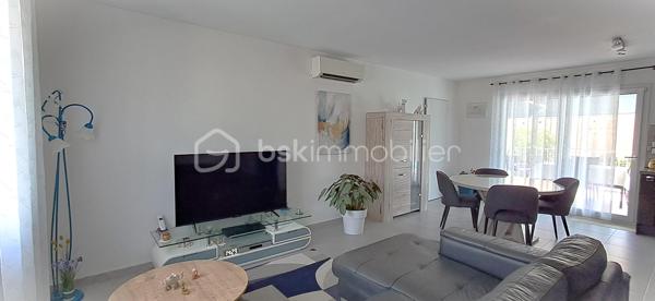 Découvrez cette charmante maison de 92 m², située à Saint-Christol-Les-Alès (GARD), dans un quartier résidentiel calme, en copropriété, à proximité de toutes les commodités, sur un terrain entièrement clos et arboré de 536 m². Elle vous offrira un cadre de vie agréable et sans travaux ! Vous profiterez de la piscine de 9x4m, idéale pour des moments de détente. 1 carport. 1 terrasse. A l'intérieur vous trouverez 1 cuisine ouverte sur le grand séjour/salon, 4 chambres (actuellement 1 chambre est utilisée pour le rangement ), 1 salle d'eau et 1 WC séparé. Côté confort, climatisation réversible, chauffage électrique. Cette maison parfaitement entretenue et fonctionnelle est prête à accueillir ses nouveaux propriétaires ! Une Visite s'impose !