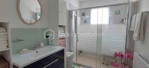 Découvrez cette charmante maison de 92 m², située à Saint-Christol-Les-Alès (GARD), dans un quartier résidentiel calme, en copropriété, à proximité de toutes les commodités, sur un terrain entièrement clos et arboré de 536 m². Elle vous offrira un cadre de vie agréable et sans travaux ! Vous profiterez de la piscine de 9x4m, idéale pour des moments de détente. 1 carport. 1 terrasse. A l'intérieur vous trouverez 1 cuisine ouverte sur le grand séjour/salon, 4 chambres (actuellement 1 chambre est utilisée pour le rangement ), 1 salle d'eau et 1 WC séparé. Côté confort, climatisation réversible, chauffage électrique. Cette maison parfaitement entretenue et fonctionnelle est prête à accueillir ses nouveaux propriétaires ! Une Visite s'impose !