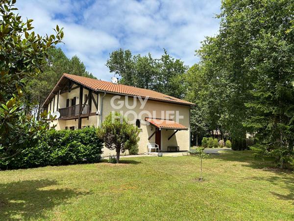 Villa avec piscine et tennis