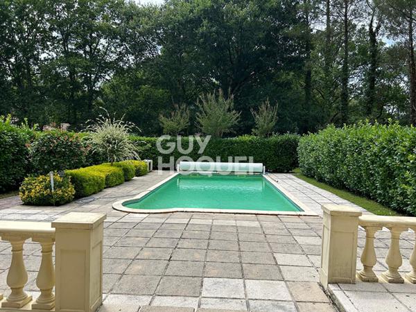 Villa avec piscine et tennis