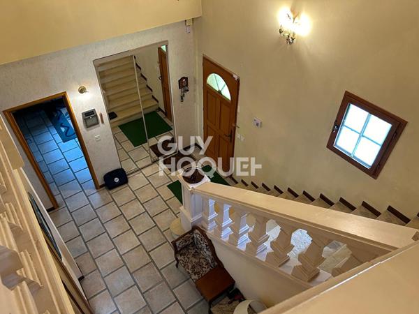 Villa avec piscine et tennis