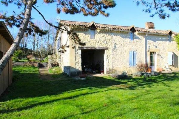 Maison à vendre    5 pièces •  Castelnau-d'Arbieu