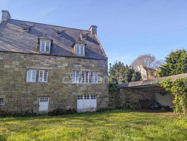 A VENDRE Locronan propriété, maison de maître et maison de garde