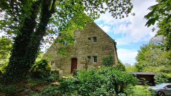 A VENDRE Locronan propriété, maison de maître et maison de garde