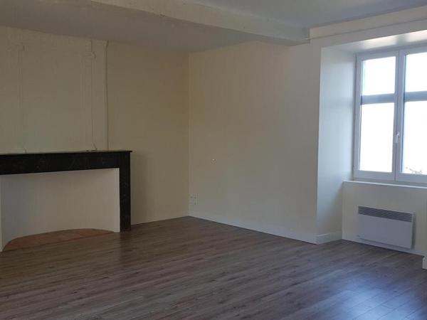 Appartement - Oloron-sainte-marie - Réf.:205427 OLORON - BEL APPARTEMENT DE CARACTERE TYPE T3 ENTIEREMENT RENOVE AVEC PLACES PARKING, CAVE ET TERRASSE *** SOUS COMPROMIS ***
