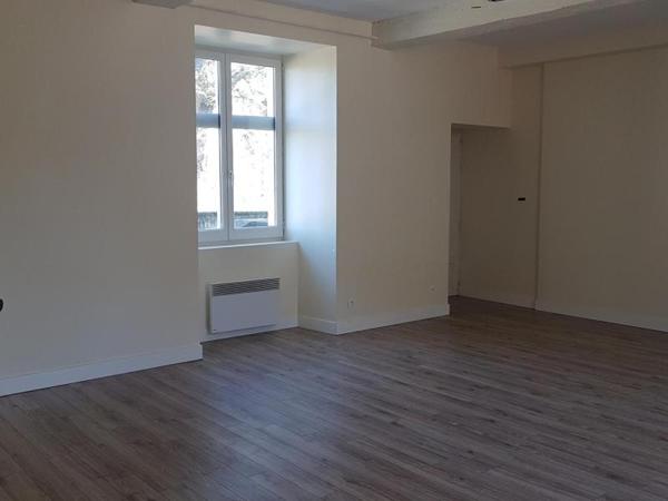 Appartement - Oloron-sainte-marie - Réf.:205427 OLORON - BEL APPARTEMENT DE CARACTERE TYPE T3 ENTIEREMENT RENOVE AVEC PLACES PARKING, CAVE ET TERRASSE *** SOUS COMPROMIS ***