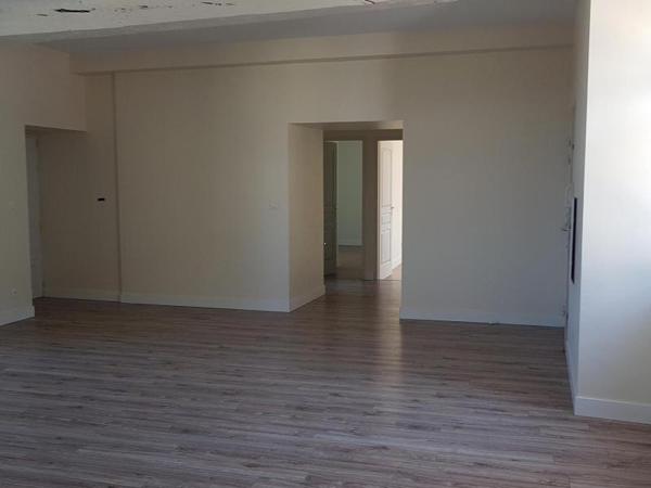 Appartement - Oloron-sainte-marie - Réf.:205427 OLORON - BEL APPARTEMENT DE CARACTERE TYPE T3 ENTIEREMENT RENOVE AVEC PLACES PARKING, CAVE ET TERRASSE *** SOUS COMPROMIS ***