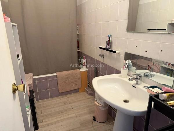 Vente                                                      Appartement
                        
                     4 pièces                      92 m2                     à Digne-les-Bains
