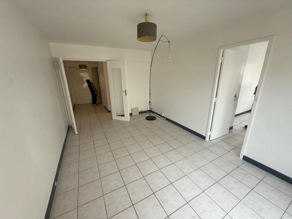 Vente                                                      Appartement
                        
                     3 pièces                      58 m2                     à Alfortville