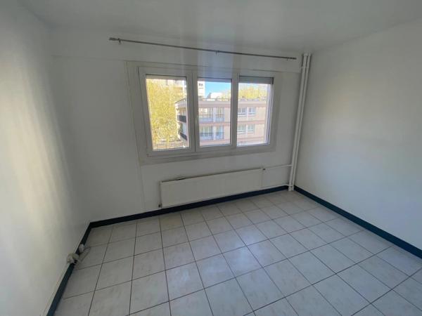 Vente                                                      Appartement
                        
                     3 pièces                      58 m2                     à Alfortville