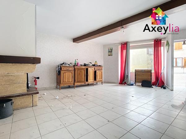 Saint-Priest-la-Prugne (42830) A LOUER - SAINT-PRIEST-LA-PRUGNE - MAISON DE VILLAGE AVEC DEUX CHAMBRES, COURETTE ET CAVE