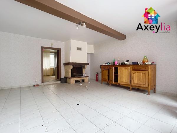 Saint-Priest-la-Prugne (42830) A LOUER - SAINT-PRIEST-LA-PRUGNE - MAISON DE VILLAGE AVEC DEUX CHAMBRES, COURETTE ET CAVE