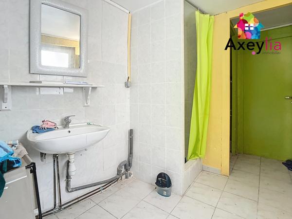 Saint-Priest-la-Prugne (42830) A LOUER - SAINT-PRIEST-LA-PRUGNE - MAISON DE VILLAGE AVEC DEUX CHAMBRES, COURETTE ET CAVE