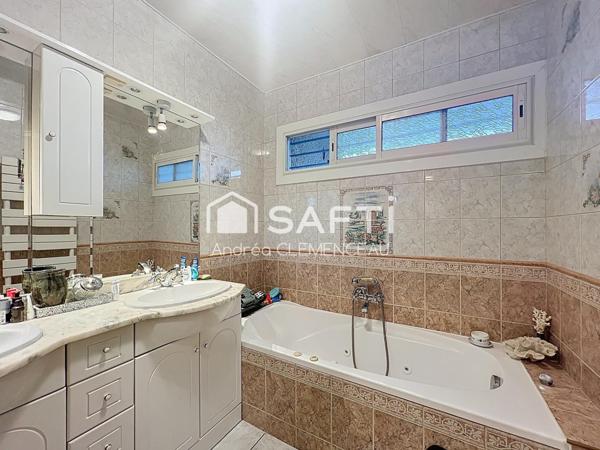 À VENDRE - Maison de plain pied familiale avec piscine