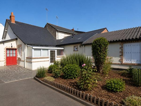 Maison avec jardin et 2 garages