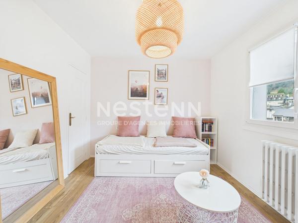 A vendre à Vic-sur-Cère, Appartement de type 3 d'une surface de74 m² avec cave et balcon.