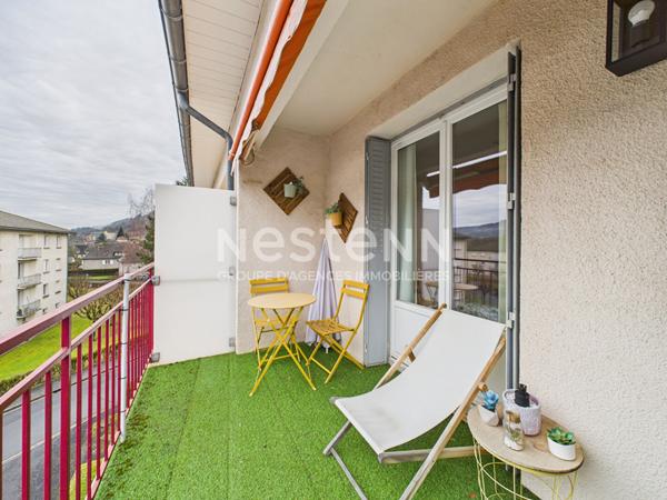 A vendre à Vic-sur-Cère, Appartement de type 3 d'une surface de74 m² avec cave et balcon.