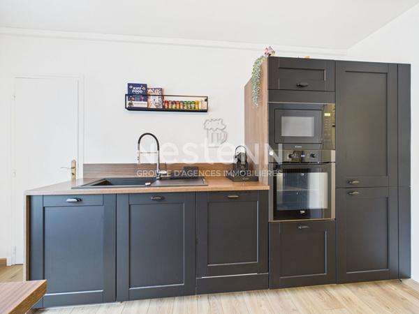 A vendre à Vic-sur-Cère, Appartement de type 3 d'une surface de74 m² avec cave et balcon.