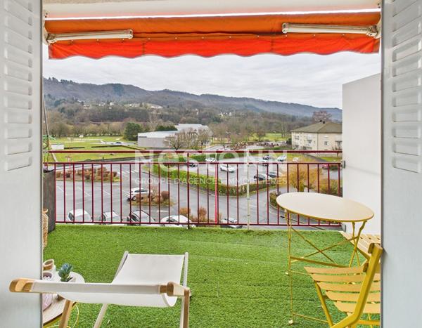 A vendre à Vic-sur-Cère, Appartement de type 3 d'une surface de74 m² avec cave et balcon.
