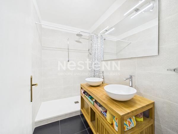 A vendre à Vic-sur-Cère, Appartement de type 3 d'une surface de74 m² avec cave et balcon.