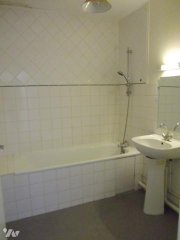 Appartement situé à AMIENS (80000), Quartier Saint Anne, 2e ét, comprenant deux pièces principales.