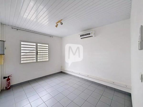 Dpt (Guyane) , à louer CAYENNE bureau de 60 m² au rez-de-chaussée