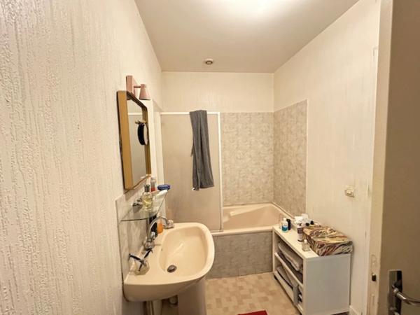 Appartement T2 vendu loué immeuble Haussmanien ANGOULEME (16)