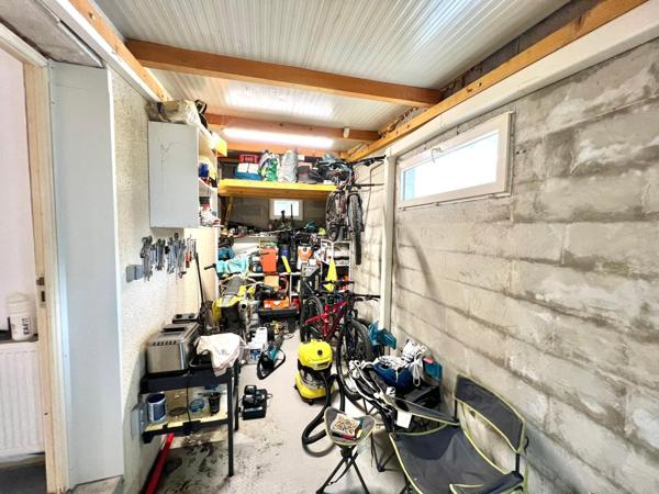 MAISON PLAIN-PIED AVEC TERRASSE COUVERTE ET GRAND JARDIN