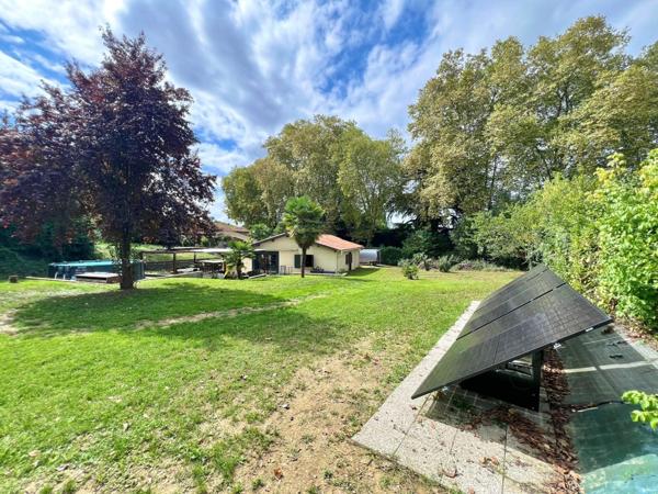 MAISON PLAIN-PIED AVEC TERRASSE COUVERTE ET GRAND JARDIN