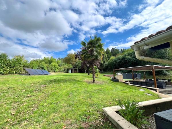 MAISON PLAIN-PIED AVEC TERRASSE COUVERTE ET GRAND JARDIN