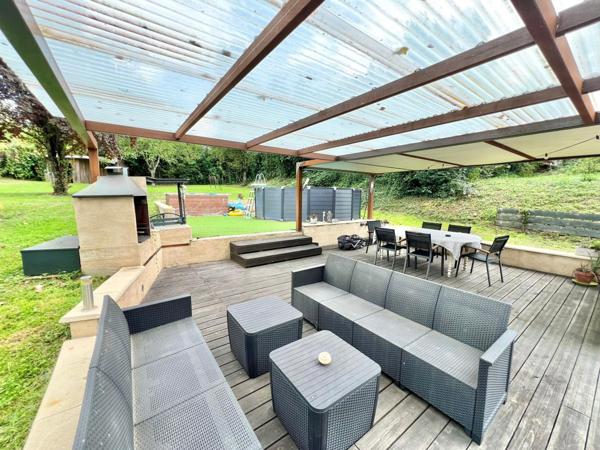 MAISON PLAIN-PIED AVEC TERRASSE COUVERTE ET GRAND JARDIN