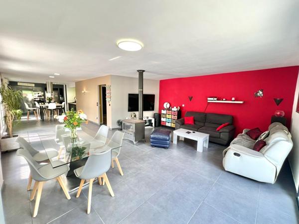 MAISON PLAIN-PIED AVEC TERRASSE COUVERTE ET GRAND JARDIN