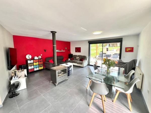 MAISON PLAIN-PIED AVEC TERRASSE COUVERTE ET GRAND JARDIN