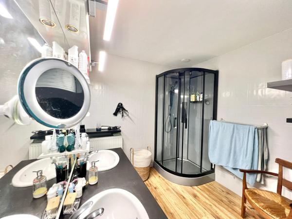 MAISON PLAIN-PIED AVEC TERRASSE COUVERTE ET GRAND JARDIN