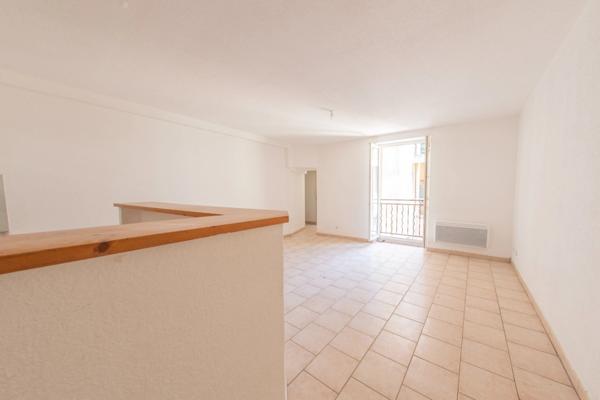 CLERMONT-L’HÉRAULT (34800) – APPARTEMENT 3 PIÈCES – 2 CHAMBRES – SÉJOUR 25M² – EXPOSITION OUEST – DPE B