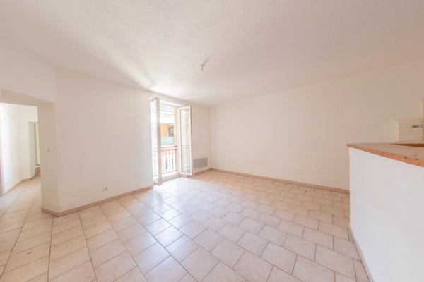 CLERMONT-L’HÉRAULT (34800) – APPARTEMENT 3 PIÈCES – 2 CHAMBRES – SÉJOUR 25M² – EXPOSITION OUEST – DPE B