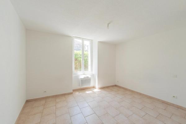 CLERMONT-L’HÉRAULT (34800) – APPARTEMENT 3 PIÈCES – 2 CHAMBRES – SÉJOUR 25M² – EXPOSITION OUEST – DPE B