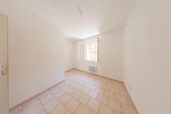 CLERMONT-L’HÉRAULT (34800) – APPARTEMENT 3 PIÈCES – 2 CHAMBRES – SÉJOUR 25M² – EXPOSITION OUEST – DPE B