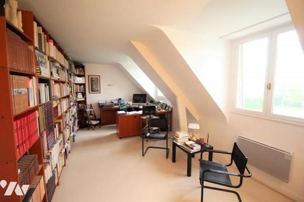 Maison d'architecte sur parc paysagé 