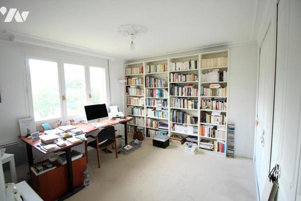 Maison d'architecte sur parc paysagé 