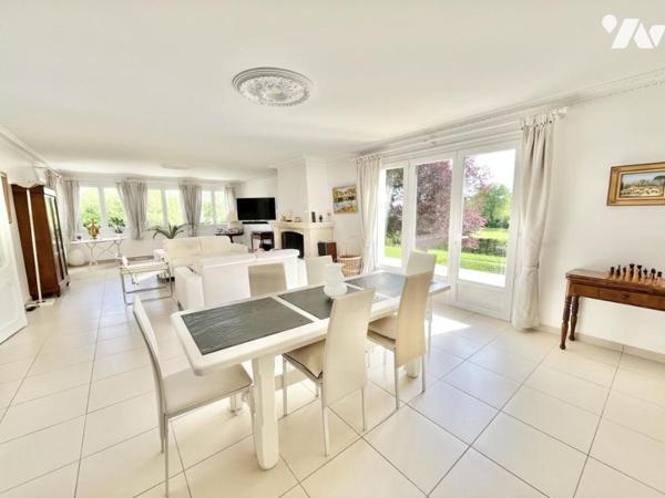 Maison d'architecte sur parc paysagé 