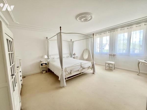 Maison d'architecte sur parc paysagé 